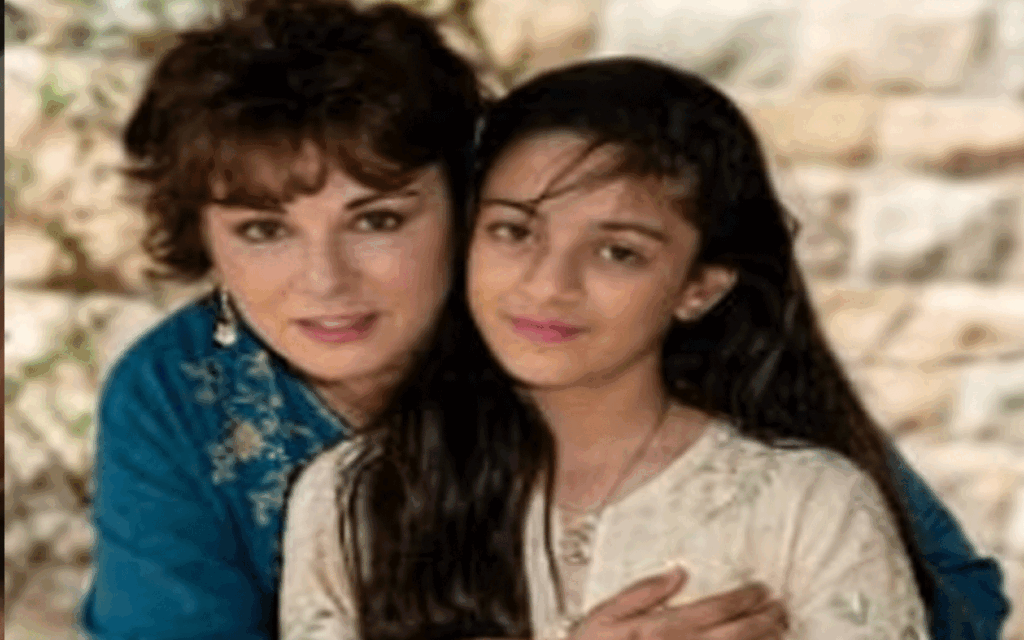 نجلاء فتحي وابنتها ياسمين